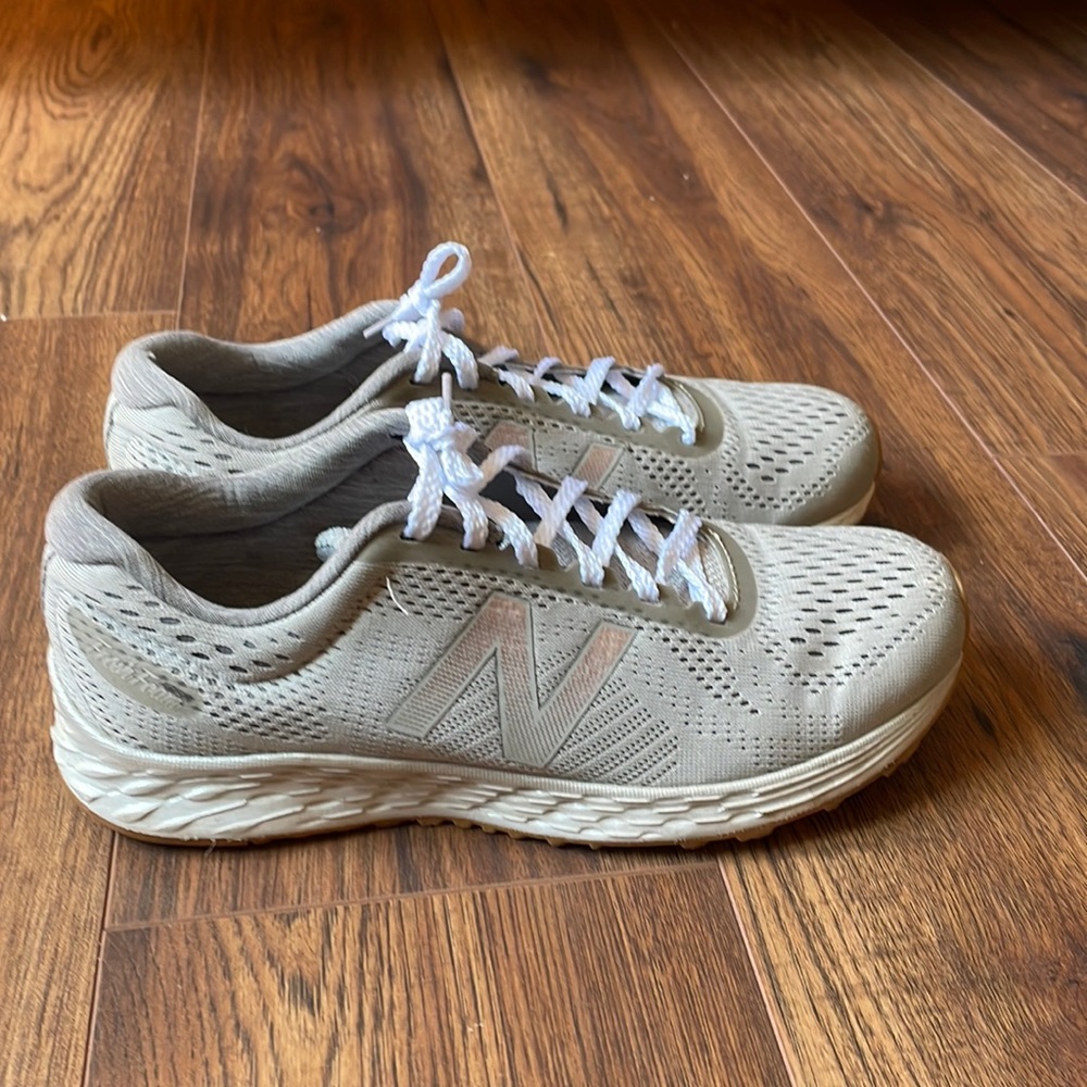 New Balance womens size 7 fresh foam sneakers
